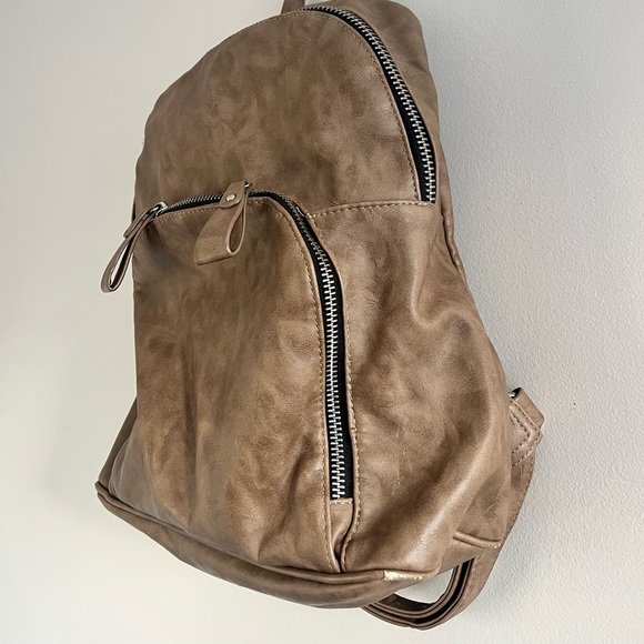 Leather Backpack - Picture 5 of 10